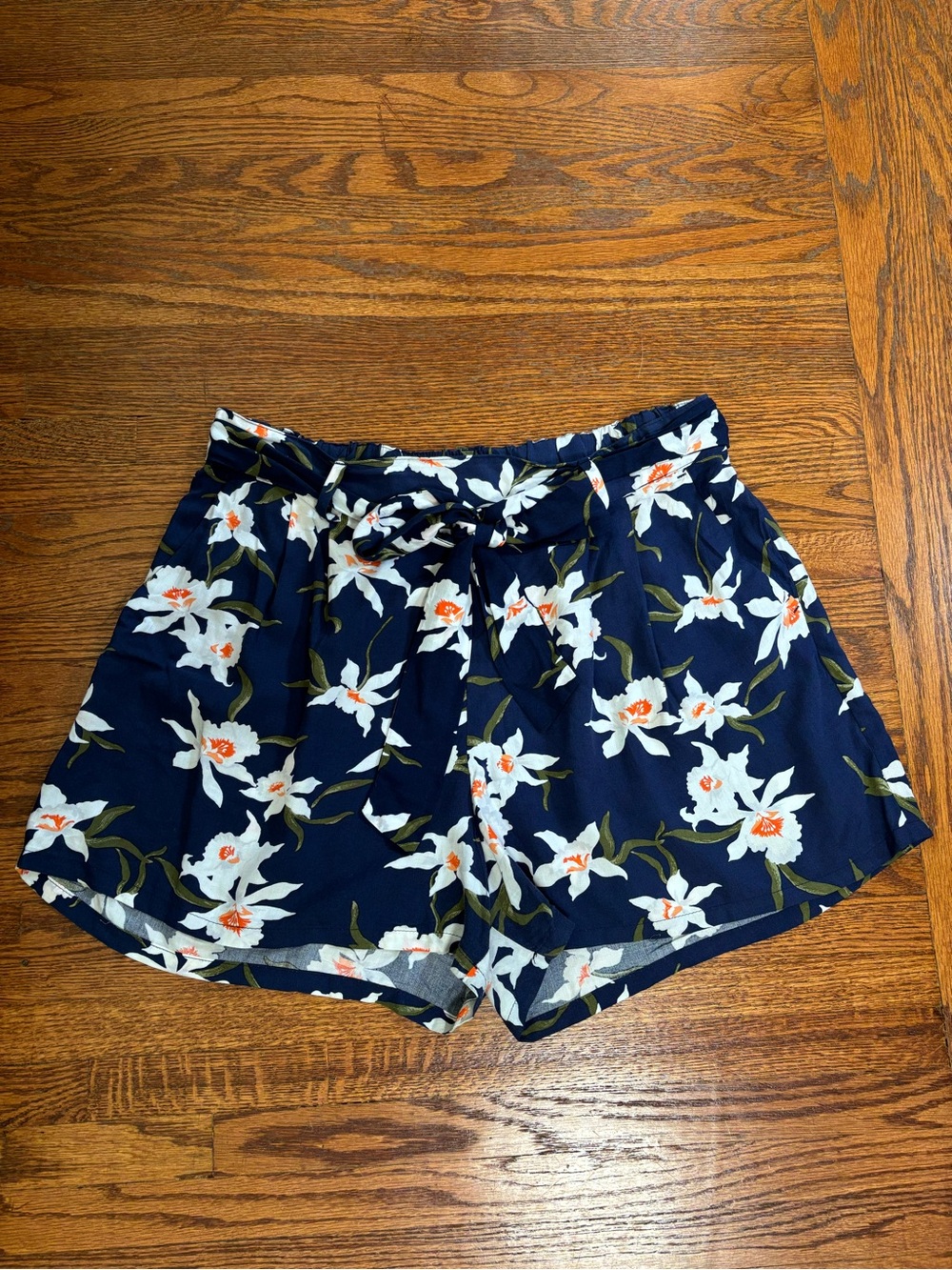 Old Navy Navy Floral Tie-Front High-Waist Shorts